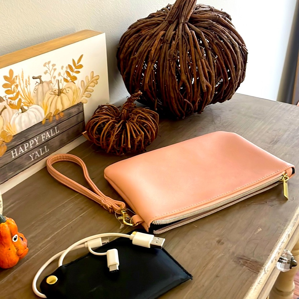 USB charging purse